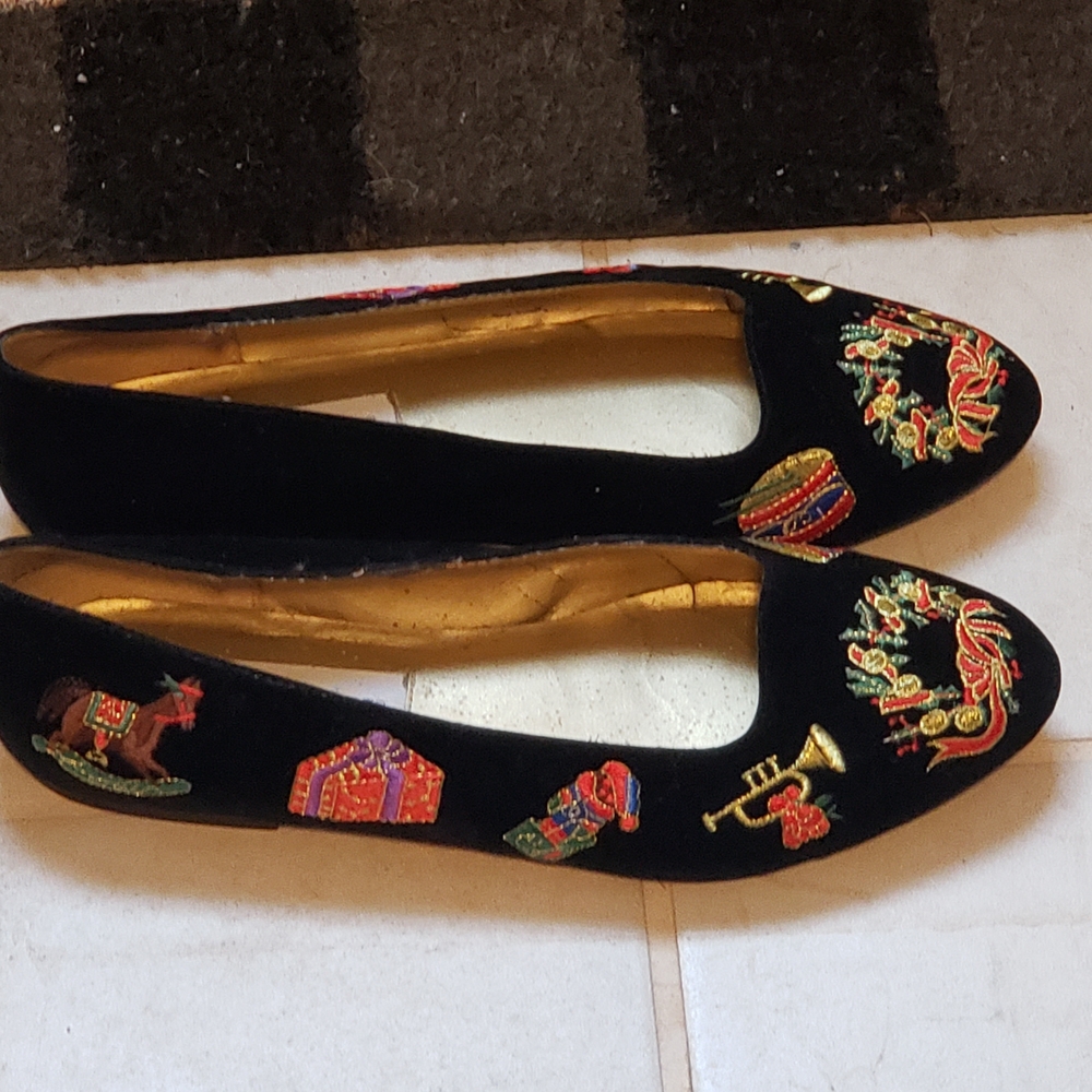 Embroidered Black Flats